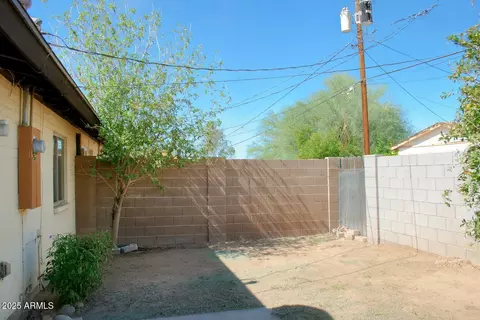 Exterior - 462 E Royal Palms Dr, Mesa, AZ 85203 photo 2 of 4