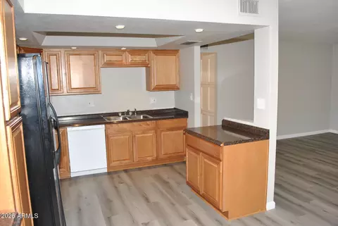 Kitchen - 462 E Royal Palms Dr, Mesa, AZ 85203 photo 2 of 2