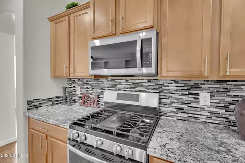 Kitchen - 2975 E Andre Ave, Gilbert, AZ 85298 photo 5 of 7