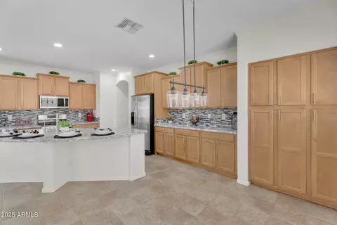 Kitchen - 2975 E Andre Ave, Gilbert, AZ 85298 photo 3 of 7