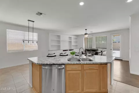 Kitchen - 2975 E Andre Ave, Gilbert, AZ 85298 photo 4 of 7