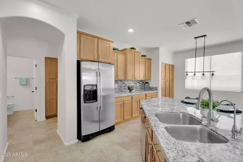Kitchen - 2975 E Andre Ave, Gilbert, AZ 85298 photo 6 of 7