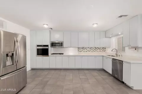 3907 E Mulberry Dr, Phoenix, AZ 85018 photo 6
