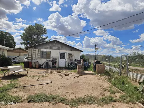 Exterior - 130 Mountain View Ave, Bisbee, AZ 85603 photo 6 of 7