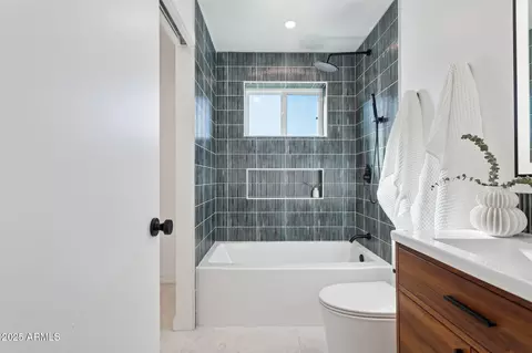 Bath - 1246 E Vista Ave, Phoenix, AZ 85020 photo 3 of 5