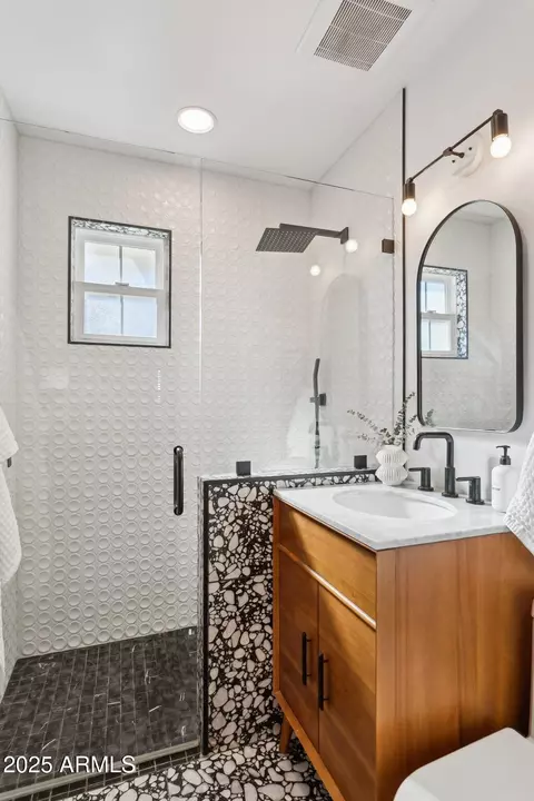 Bath - 1246 E Vista Ave, Phoenix, AZ 85020 photo 5 of 5