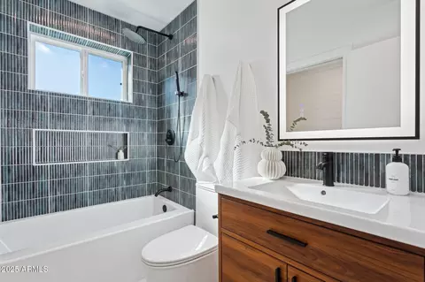 Bath - 1246 E Vista Ave, Phoenix, AZ 85020 photo 1 of 5