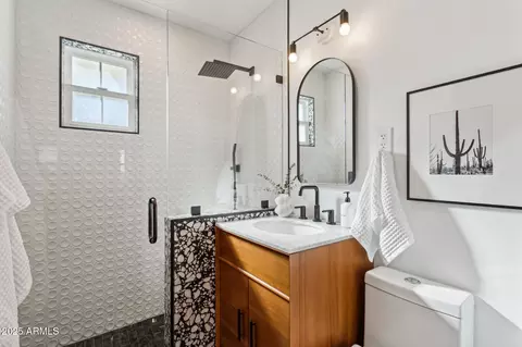 Bath - 1246 E Vista Ave, Phoenix, AZ 85020 photo 2 of 5