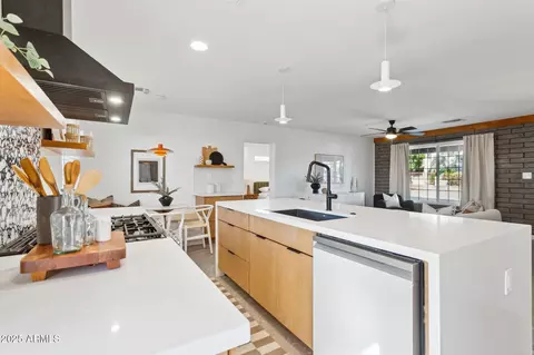 Kitchen - 1246 E Vista Ave, Phoenix, AZ 85020 photo 3 of 5