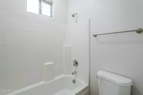 Bath - 1273 E Hampton Ln, Gilbert, AZ 85295 photo 4 of 4