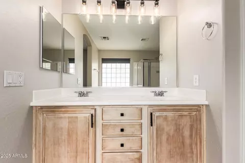 Bath - 1234 E Lark St, Gilbert, AZ 85297 photo 2 of 3