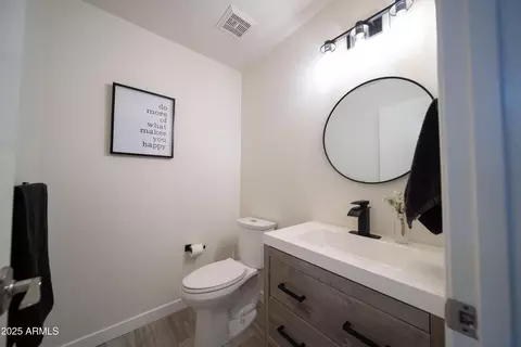 Bath - 4358 E Anderson Dr, Phoenix, AZ 85032 photo 2 of 9