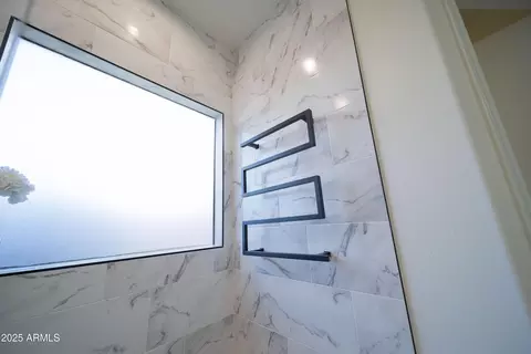 Bath - 4358 E Anderson Dr, Phoenix, AZ 85032 photo 5 of 9