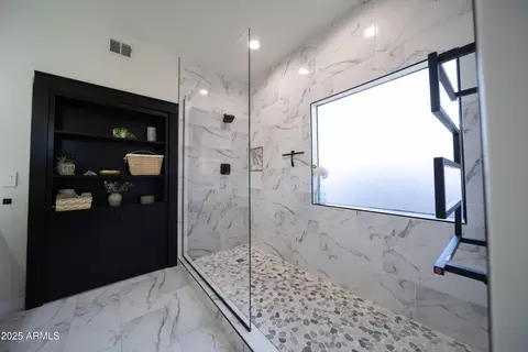 Bath - 4358 E Anderson Dr, Phoenix, AZ 85032 photo 4 of 9