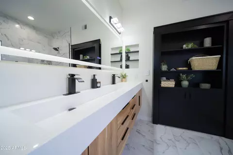 Bath - 4358 E Anderson Dr, Phoenix, AZ 85032 photo 6 of 9