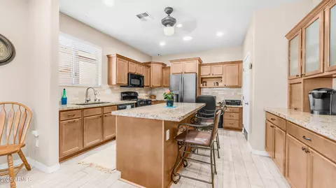 Kitchen - 5809 E Leland St, Mesa, AZ 85215 photo 2 of 5
