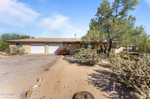 23680 W Coleman Dr, Congress, AZ 85332