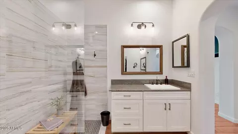Bath - 7269 Eclipse Dr, Scottsdale, AZ 85266 photo 2 of 3