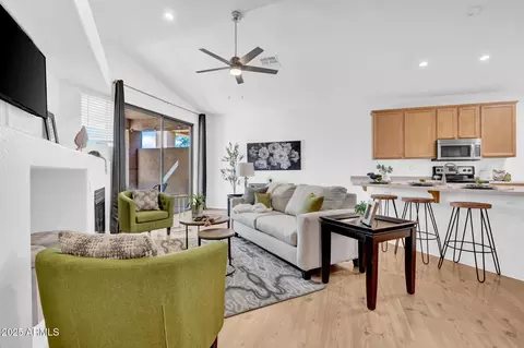 3252 E Maldonado Dr, Phoenix, AZ 85042