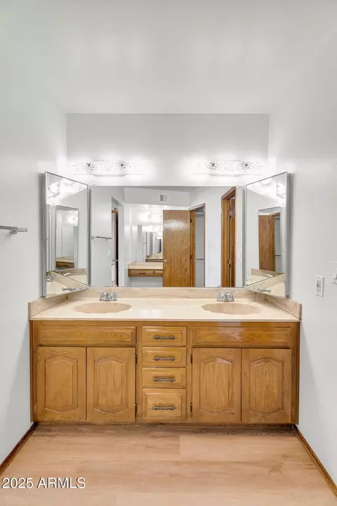 Bath - 1310 E Redmon Dr, Tempe, AZ 85283 photo 1 of 3