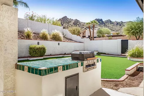Exterior - 2201 E Shea Blvd, Phoenix, AZ 85028 photo 6 of 9