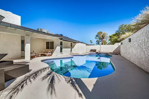 Exterior - 2201 E Shea Blvd, Phoenix, AZ 85028 photo 5 of 9