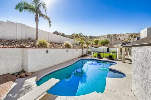 Exterior - 2201 E Shea Blvd, Phoenix, AZ 85028 photo 7 of 9
