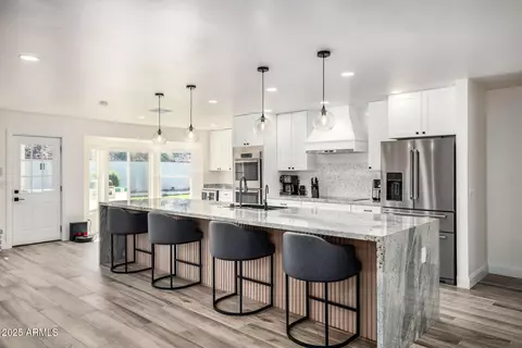Kitchen - 2201 E Shea Blvd, Phoenix, AZ 85028 photo 3 of 4