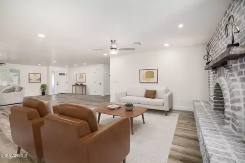 Living - 2201 E Shea Blvd, Phoenix, AZ 85028 photo 2 of 2