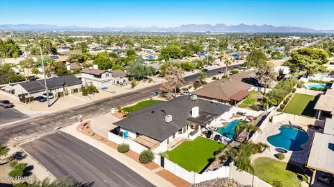 View/Area - 2201 E Shea Blvd, Phoenix, AZ 85028 photo 2 of 7