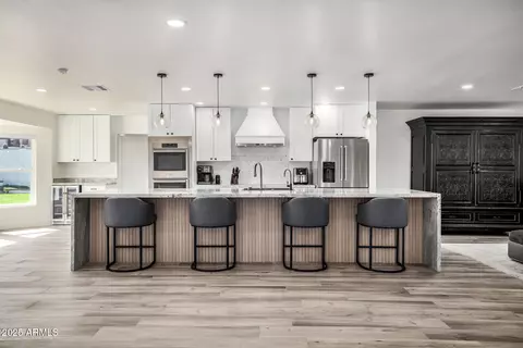 Kitchen - 2201 E Shea Blvd, Phoenix, AZ 85028 photo 2 of 4