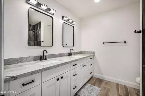 Bath - 2201 E Shea Blvd, Phoenix, AZ 85028 photo 3 of 4