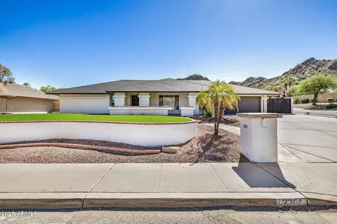 2201 E Shea Blvd, Phoenix, AZ 85028