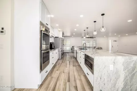 Kitchen - 2201 E Shea Blvd, Phoenix, AZ 85028 photo 4 of 4