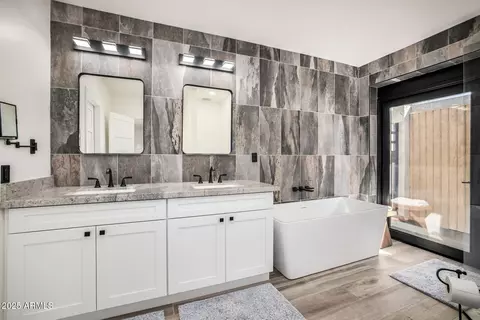 Bath - 2201 E Shea Blvd, Phoenix, AZ 85028 photo 1 of 4