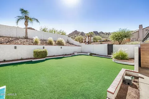 Exterior - 2201 E Shea Blvd, Phoenix, AZ 85028 photo 9 of 9
