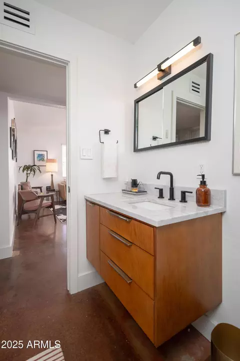 Bath - 1127 E Diana Ave, Phoenix, AZ 85020 photo 3 of 3