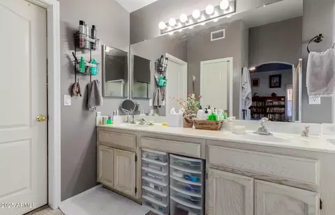 Bath - 4318 E Graythorn Ave, Phoenix, AZ 85044 photo 1 of 3