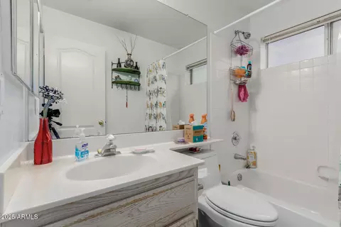 Bath - 4318 E Graythorn Ave, Phoenix, AZ 85044 photo 3 of 3