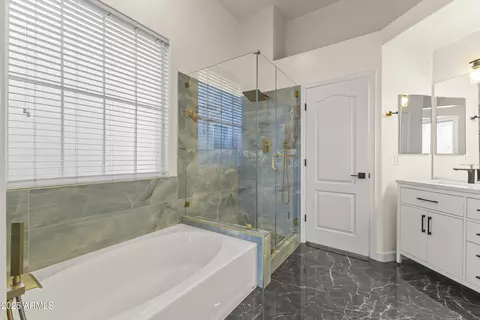 Bath - 3940 E Minton St, Phoenix, AZ 85042 photo 2 of 6