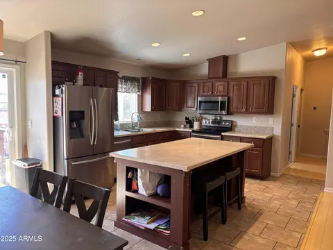 Kitchen - 2801 E Wahalla Ln, Phoenix, AZ 85050 photo 3 of 4