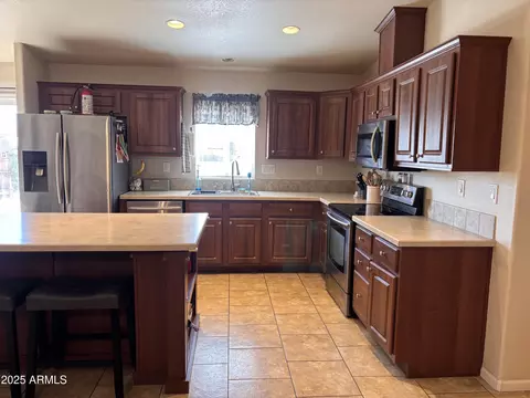 Kitchen - 2801 E Wahalla Ln, Phoenix, AZ 85050 photo 1 of 4