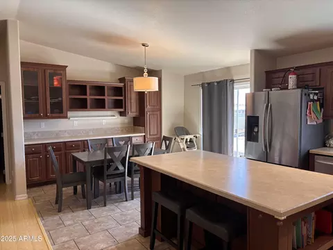 Kitchen - 2801 E Wahalla Ln, Phoenix, AZ 85050 photo 2 of 4