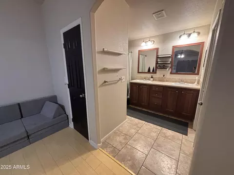 Bath - 2801 E Wahalla Ln, Phoenix, AZ 85050 photo 1 of 3
