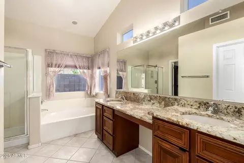 Bath - 852 W Rawhide Ave, Gilbert, AZ 85233 photo 1 of 5