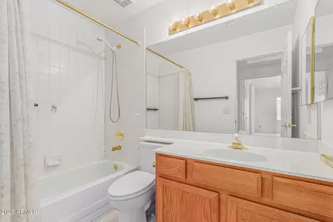 Bath - 1131 E Artesian Way, Gilbert, AZ 85234 photo 3 of 3