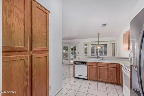 Kitchen - 1131 E Artesian Way, Gilbert, AZ 85234 photo 2 of 4