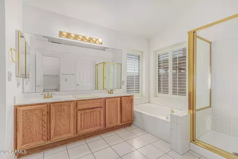 Bath - 1131 E Artesian Way, Gilbert, AZ 85234 photo 1 of 3