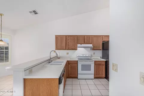 Kitchen - 1131 E Artesian Way, Gilbert, AZ 85234 photo 3 of 4