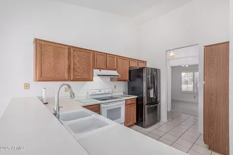 Kitchen - 1131 E Artesian Way, Gilbert, AZ 85234 photo 4 of 4